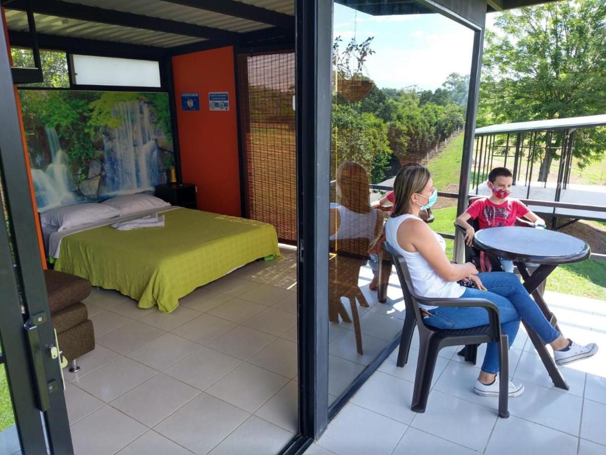 Hotel Glamping - Calochorno à Alcalá Extérieur photo
