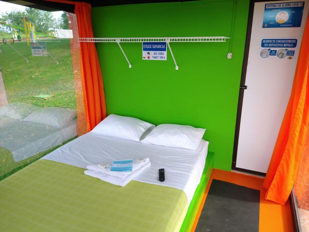 Hotel Glamping - Calochorno à Alcalá Extérieur photo