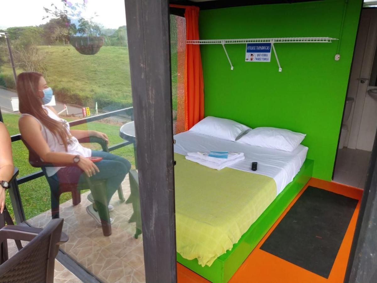 Hotel Glamping - Calochorno à Alcalá Extérieur photo