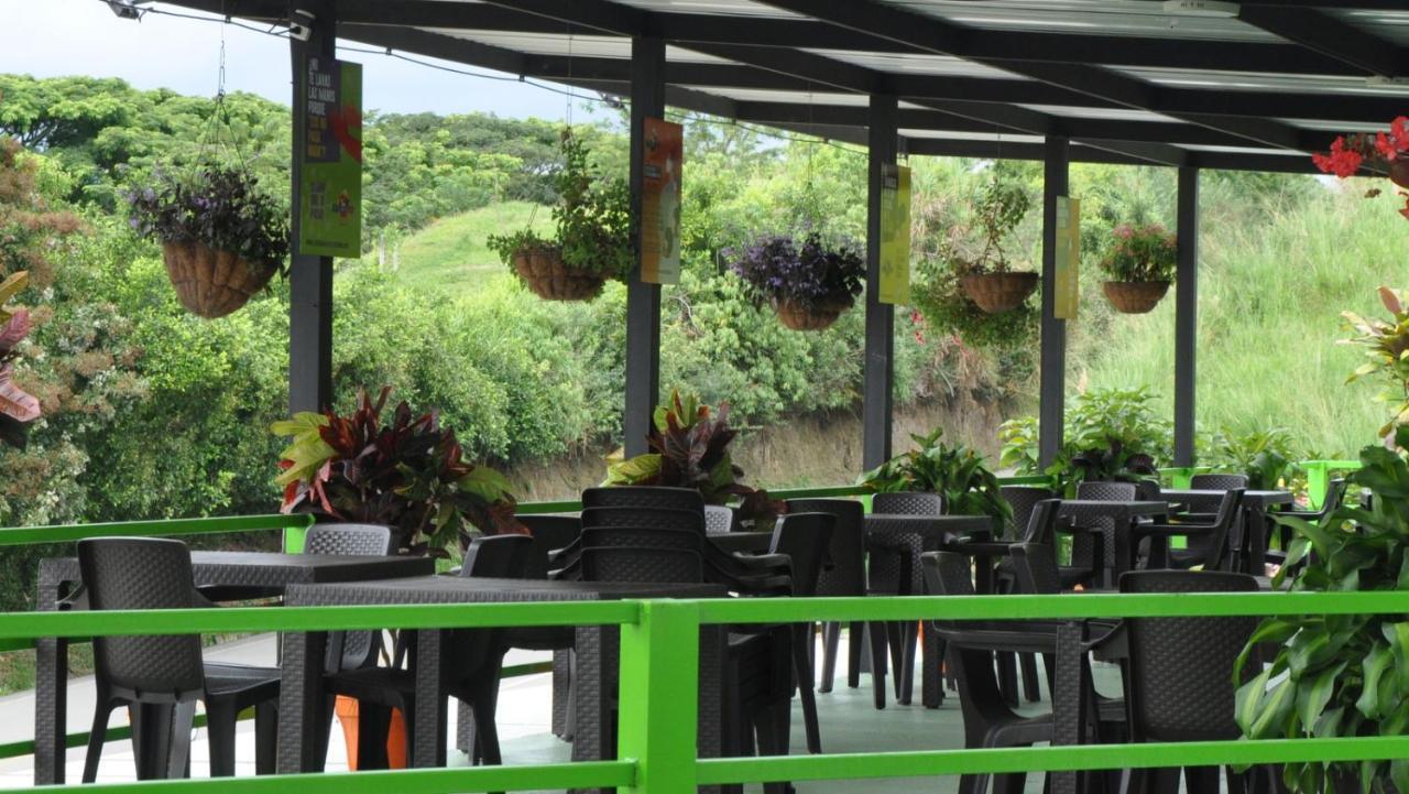 Hotel Glamping - Calochorno à Alcalá Extérieur photo