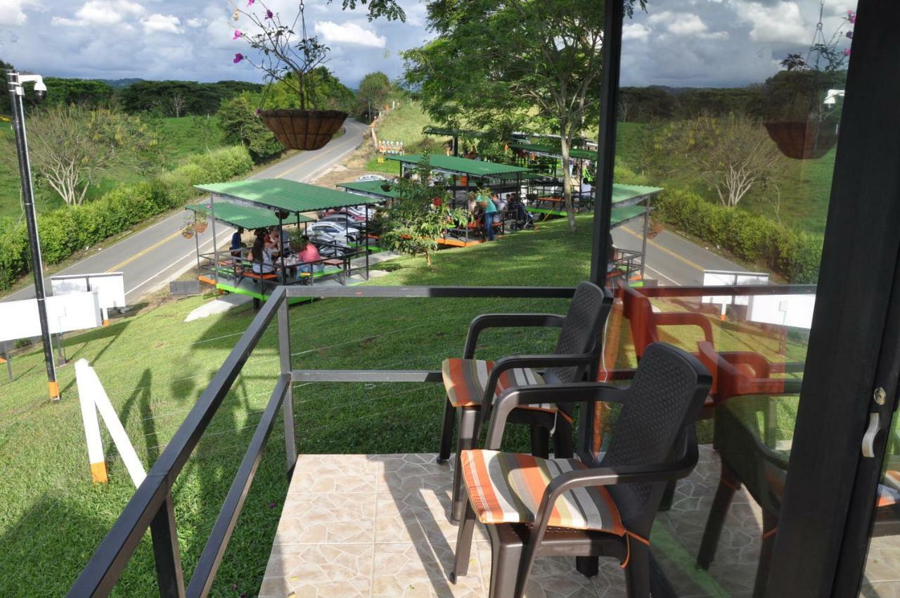 Hotel Glamping - Calochorno à Alcalá Extérieur photo