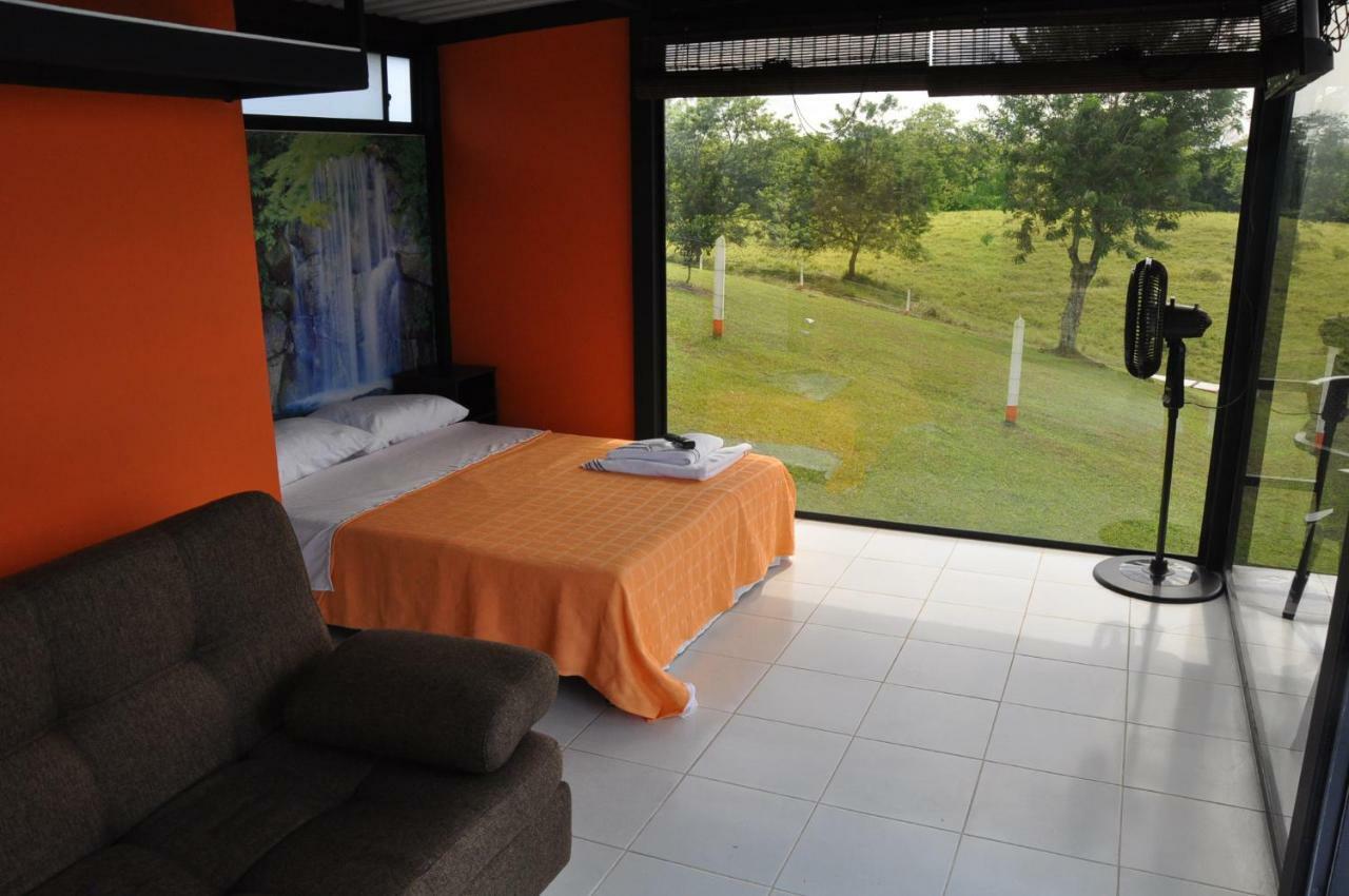 Hotel Glamping - Calochorno à Alcalá Extérieur photo